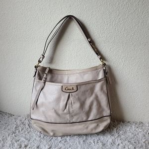 Coach Perforated and Embossed Leather Shoulder bag Authenticated.